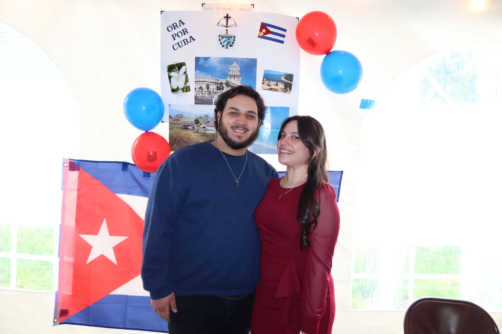 Pareja participando en el Día de la Hispanidad